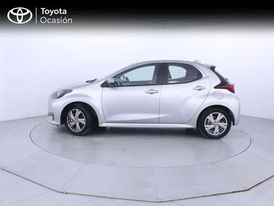 Usado Toyota Yaris Active 116 CV (85 kW) 2025 Gris Utilitario