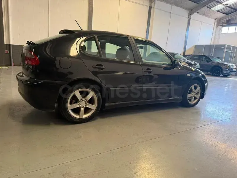 Usado Seat Leon 110 CV (80 kW) 2004 Negro Utilitario