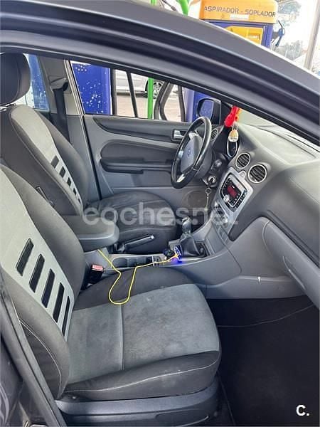 Gris / plata Usado 2009 Ford Focus Trend Berlina | 2500 € (Super precio) - Imagen 1/4