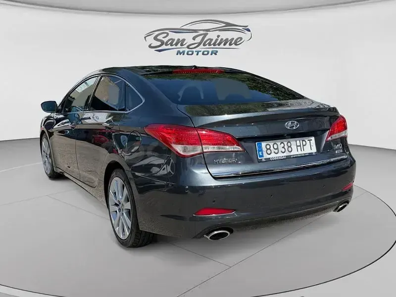Usado Hyundai i40 Style 136 CV (100 kW) 2013 Gris / plata Berlina