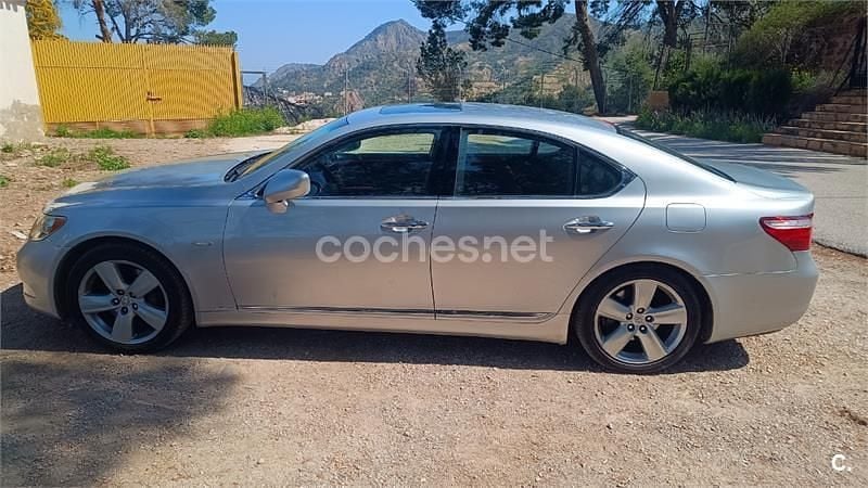 Usado Lexus LS460 President Line 380 CV (279 kW) 2007 Gris / plata Berlina
