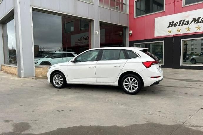 Usado Skoda Scala Ambition 111 CV (81 kW) 2021 Blanco Utilitario