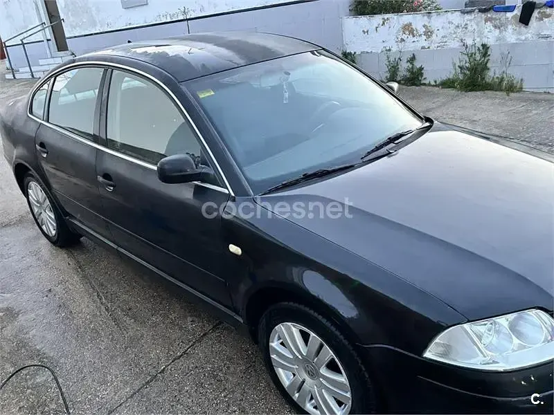 Begagnad VW Passat Trendline 130 HK (95 kW) 2001 Svart Sedan