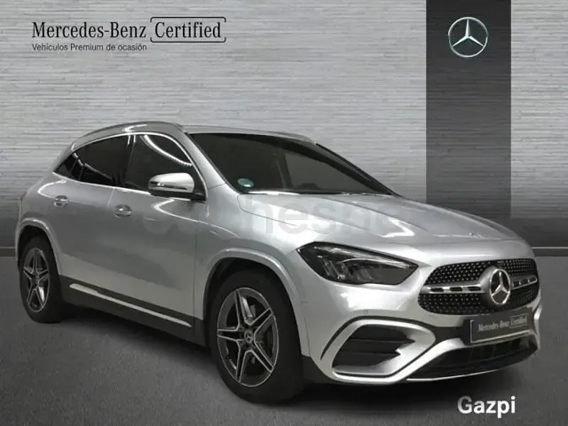 Usado Mercedes GLA200 163 CV (119 kW) 2025 Gris / plata SUV