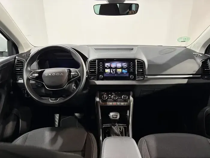 Usado Skoda Karoq Selection 150 CV (110 kW) 2025 Blanco SUV