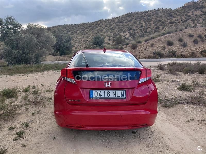 Usado Honda Civic Comfort 120 CV (88 kW) 2013 Rojo Berlina