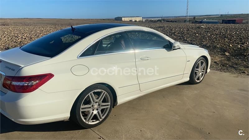 Usado Mercedes E220 170 CV (125 kW) 2011 Blanco Coupe
