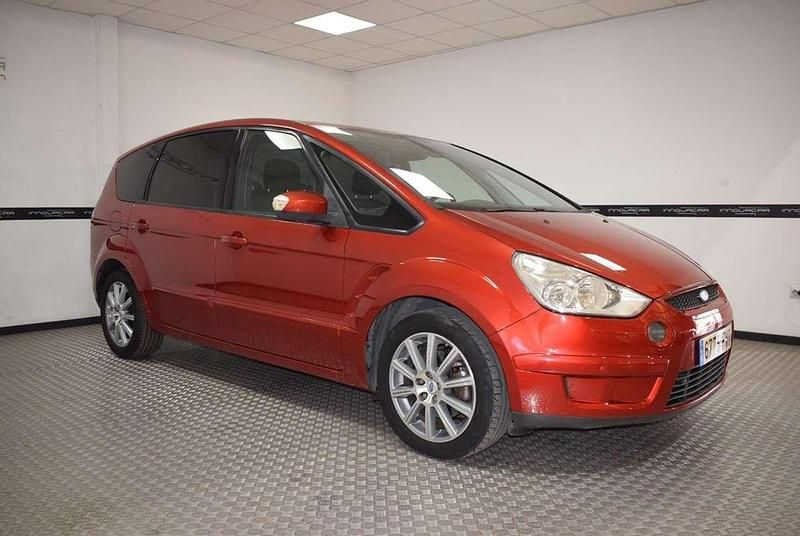 Begagnad Ford S-MAX Trend 140 HK (102 kW) 2007 Röd Minibuss