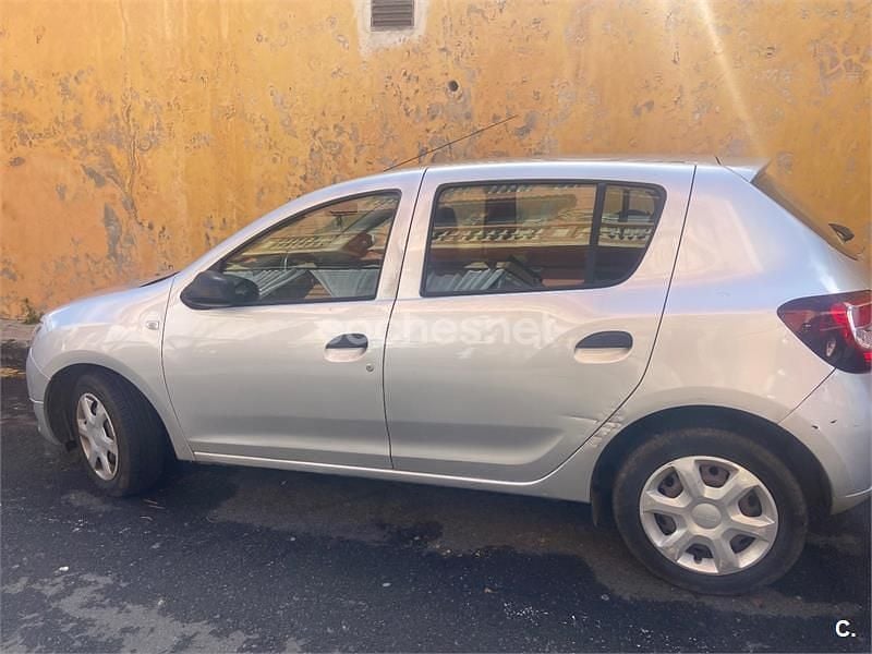 Usado Dacia Sandero Ambiance 75 CV (55 kW) 2014 Gris / plata Berlina