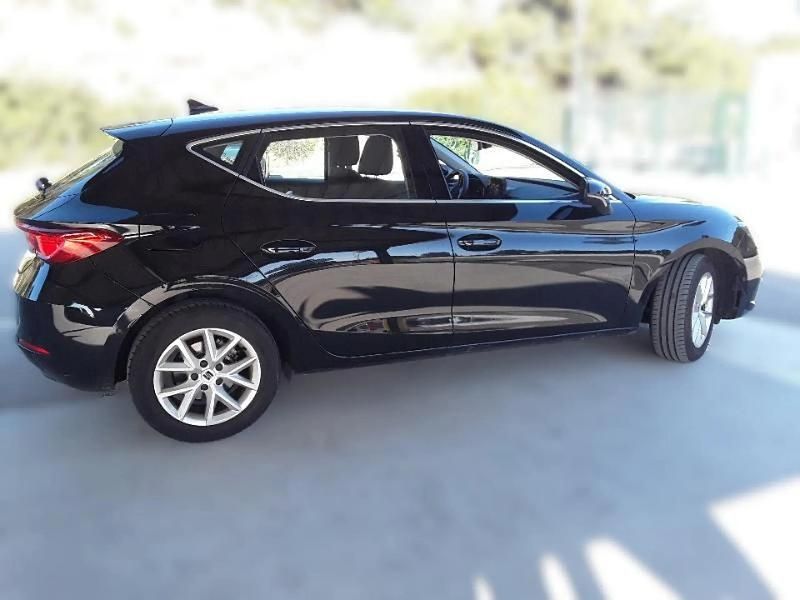 Usado Seat Leon Style 115 CV (84 kW) 2025 Negro