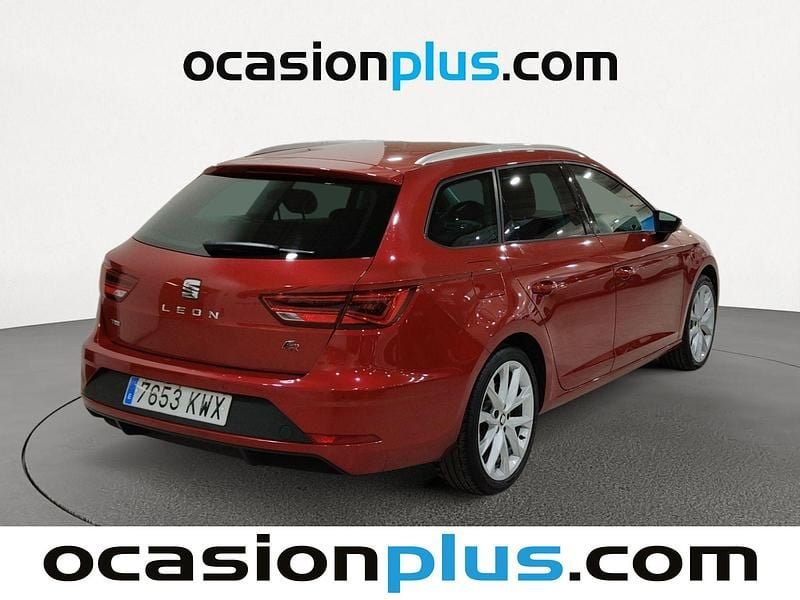 Usado Seat Leon FR 130 CV (95 kW) 2019 Rojo Monovolumen
