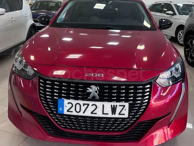 Usado Peugeot 208 Allure 100 CV (73 kW) 2022 Granate Utilitario