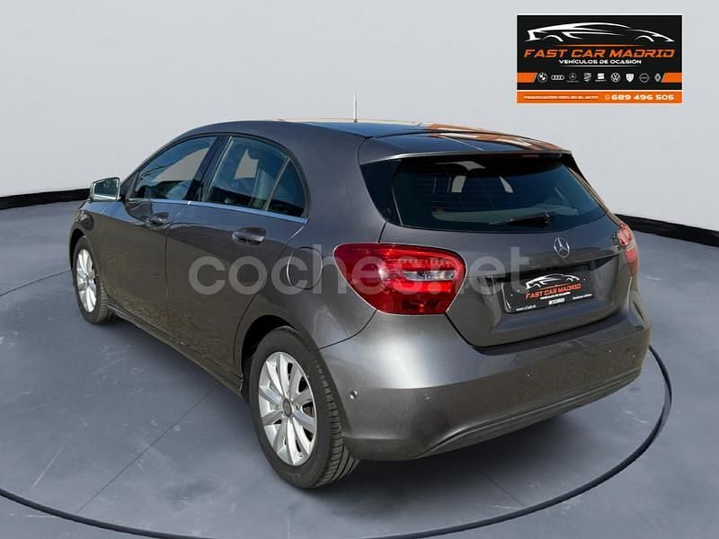Usado Mercedes A180 Urban 122 CV (89 kW) 2016 Gris / plata Berlina