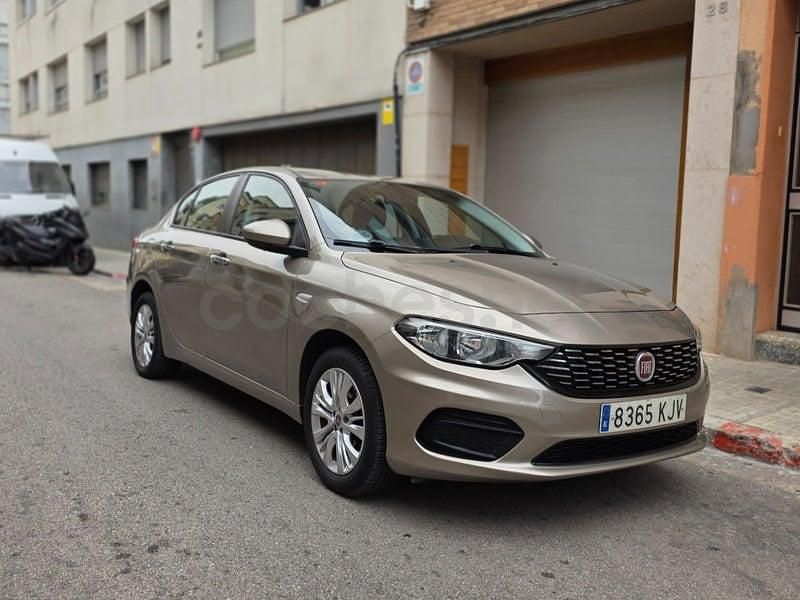 Usado Fiat Tipo Easy 95 CV (69 kW) 2018 Beige Berlina