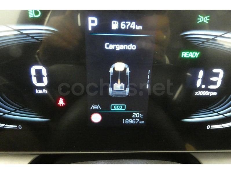 Usado Kia Niro 129 CV (94 kW) 2025 Rojo SUV