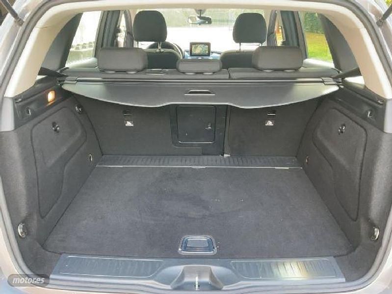 Usado Mercedes B180 2015 Plateado Monovolumen