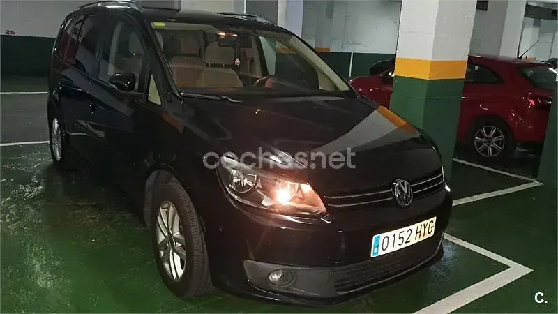 Usado VW Touran Advance 105 CV (77 kW) 2014 Negro Monovolumen
