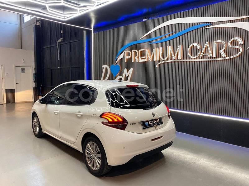 Usado Peugeot 208 Active 99 CV (72 kW) 2019 Blanco Utilitario