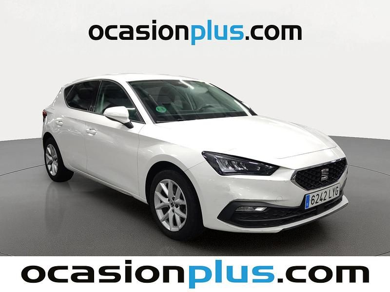 Usado Seat Leon Style 150 CV (110 kW) 2022 Blanco Berlina