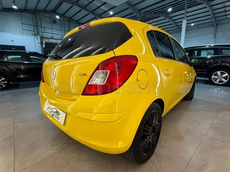 Usado Opel Corsa Excellence 95 CV (69 kW) 2011 Amarillo Utilitario