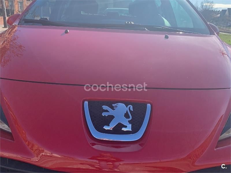 Usado Peugeot 207 Access 70 CV (51 kW) 2011 Granate Berlina