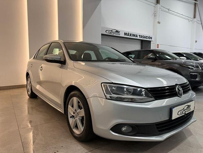 Usado VW Jetta Advance 110 CV (80 kW) 2011 Gris Berlina