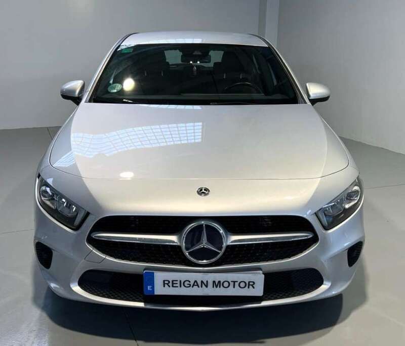 Usado Mercedes A180 116 CV (85 kW) 2019 Plateado Utilitario