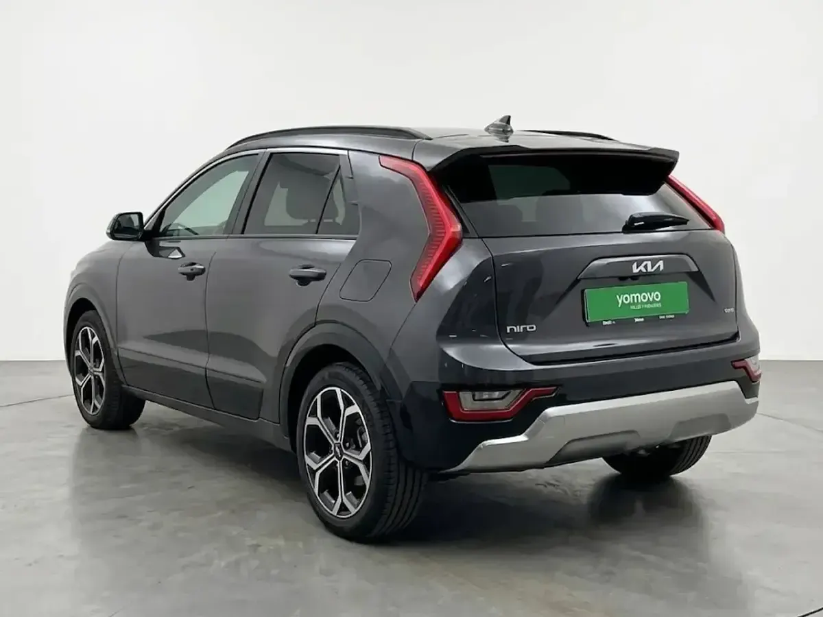Usado Kia Niro 141 CV (103 kW) 2023 Gris SUV