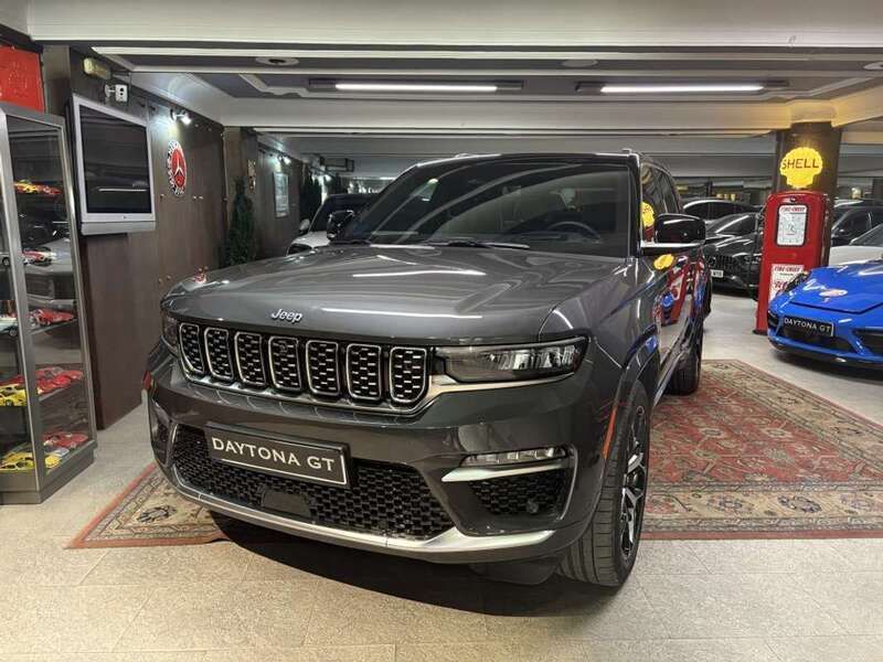 Gris / plata Usado 2023 Jeep Grand Cherokee Summit SUV | 68.990 € (Buen precio) - Imagen 1/4