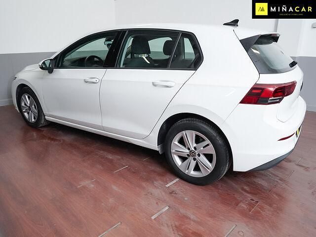 Usado VW Golf VIII 110 CV (80 kW) 2021 Blanco Berlina