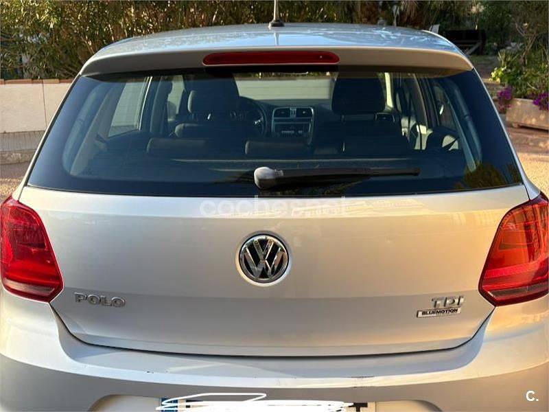 Usado VW Polo Advance 90 CV (66 kW) 2014 Gris / plata Berlina