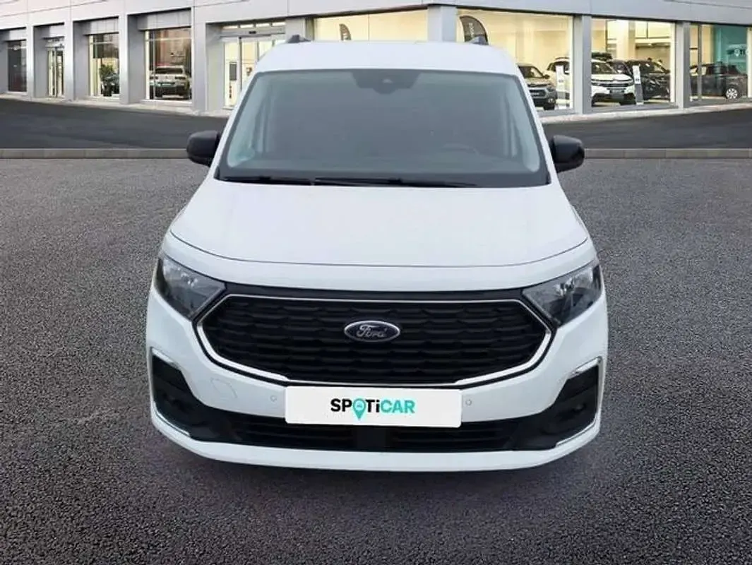 Usado Ford Tourneo Connect Titanium 122 CV (89 kW) 2022 Blanco Monovolumen