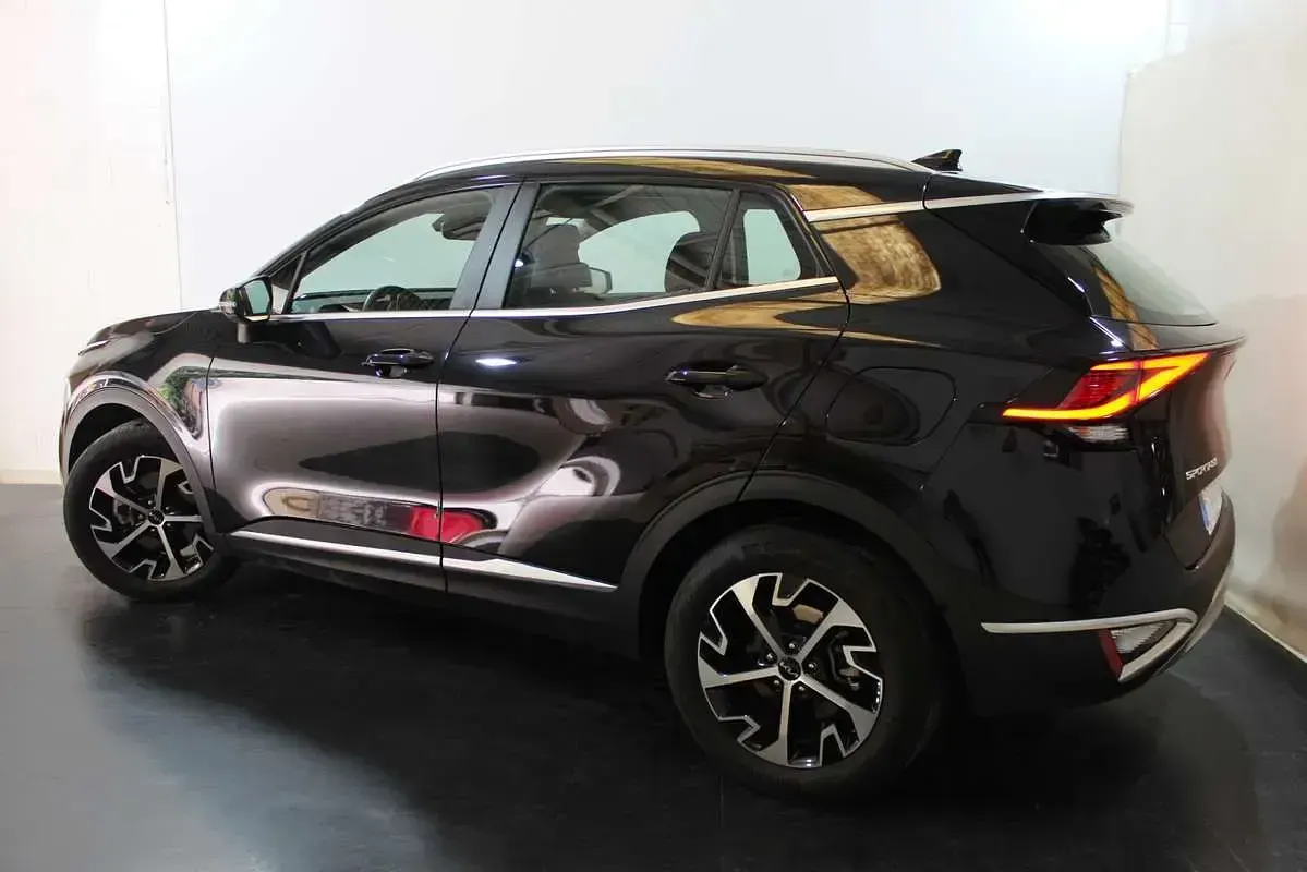 Usado Kia Sportage 116 CV (85 kW) 2023 Negro SUV