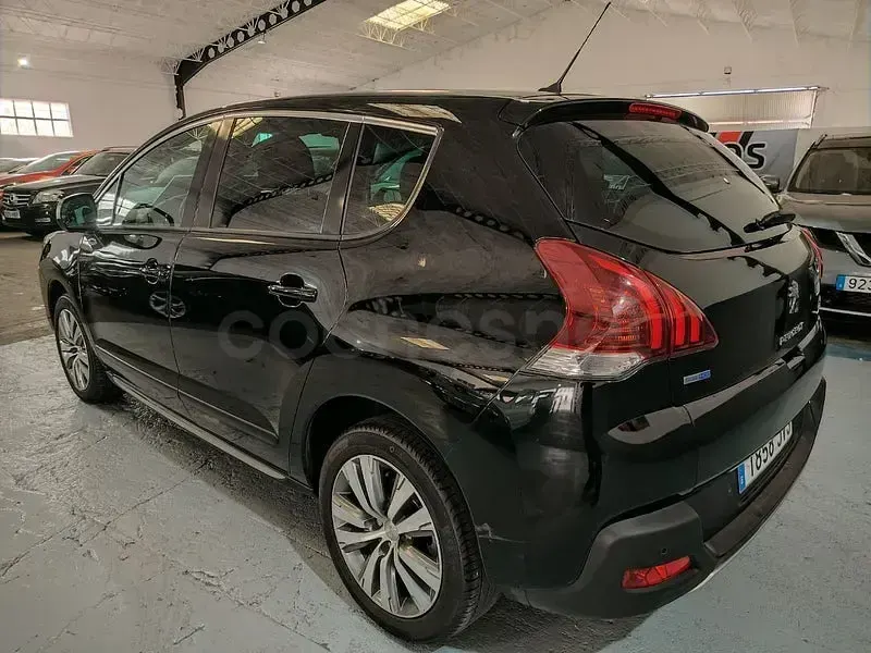 Usado Peugeot 3008 Allure 120 CV (88 kW) 2016 Negro Berlina