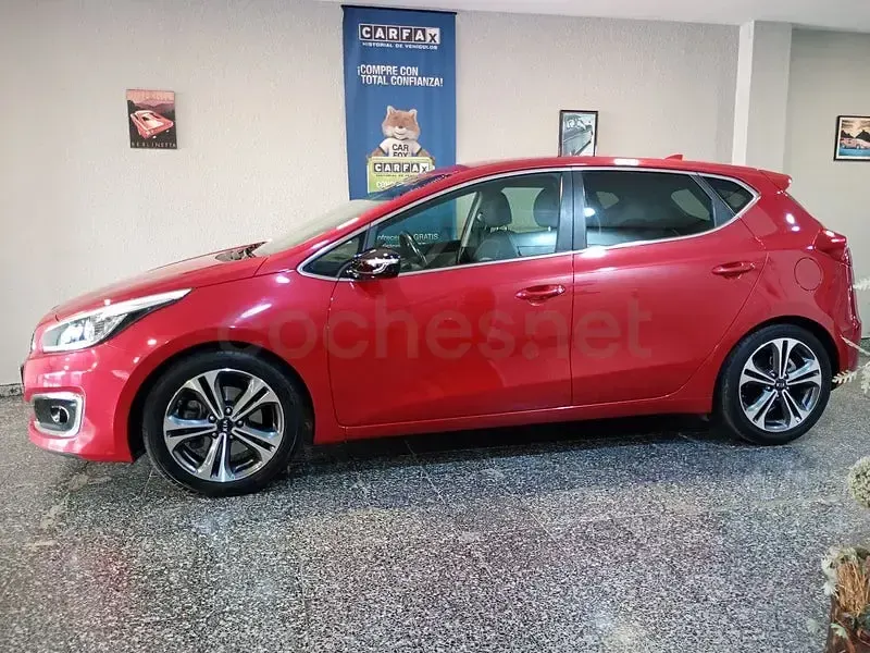 Usado Kia Ceed 120 CV (88 kW) 2017 Granate Utilitario
