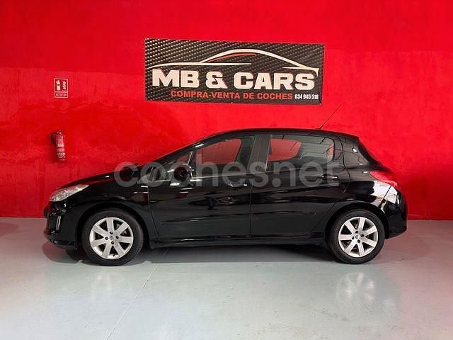 Usado Peugeot 308 110 CV (80 kW) 2010 Negro Berlina