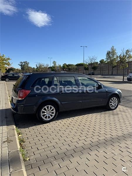 Usado Opel Astra Cosmo 120 CV (88 kW) 2007 Azul Familiar
