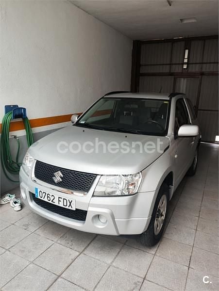 Gris / plata Usado 2006 Suzuki Grand Vitara SUV | 9800 € (Precio justo) - Imagen 1/4