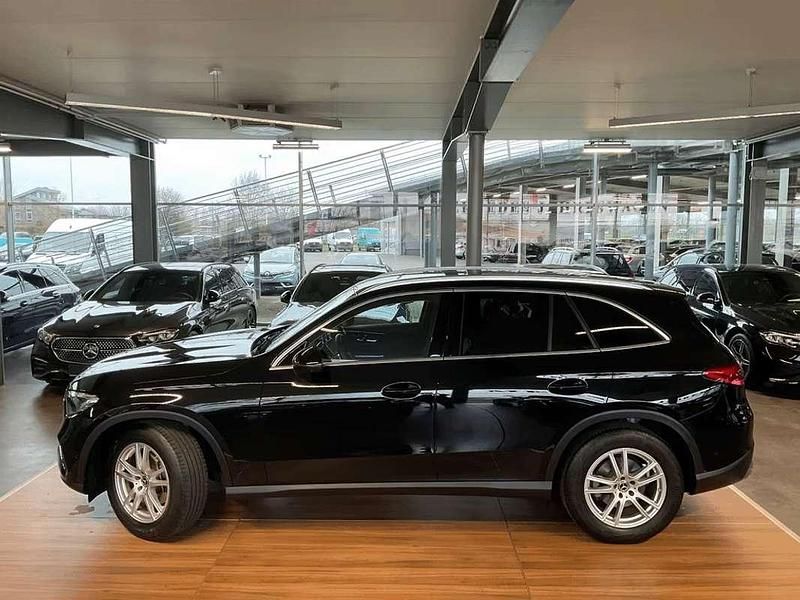 Usado Mercedes GLC200 204 CV (150 kW) 2024 Negro SUV