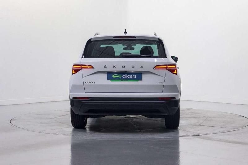 Usado Skoda Karoq Ambition 150 HP (110 kW) 2023 Branco SUV