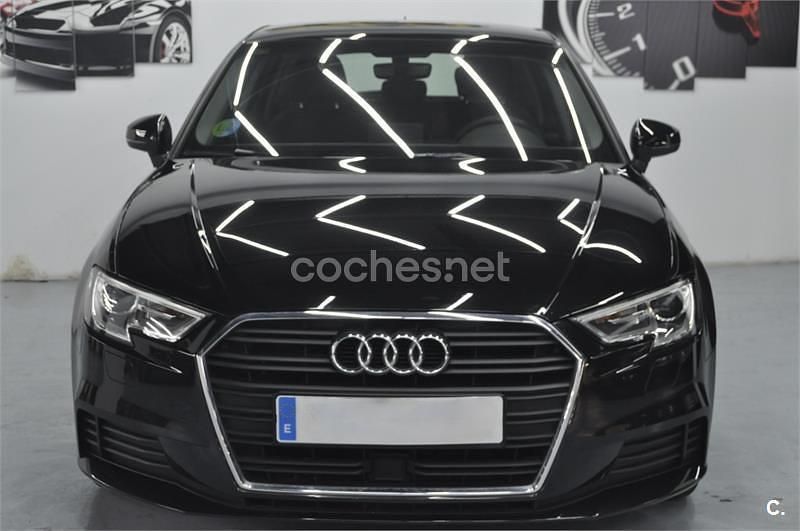 Usado Audi A3 Design 131 CV (96 kW) 2019 Negro Berlina