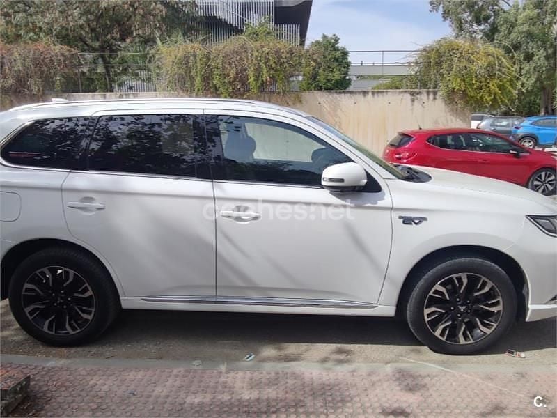 Usado Mitsubishi Outlander P-HEV 203 CV (149 kW) 2018 Blanco SUV