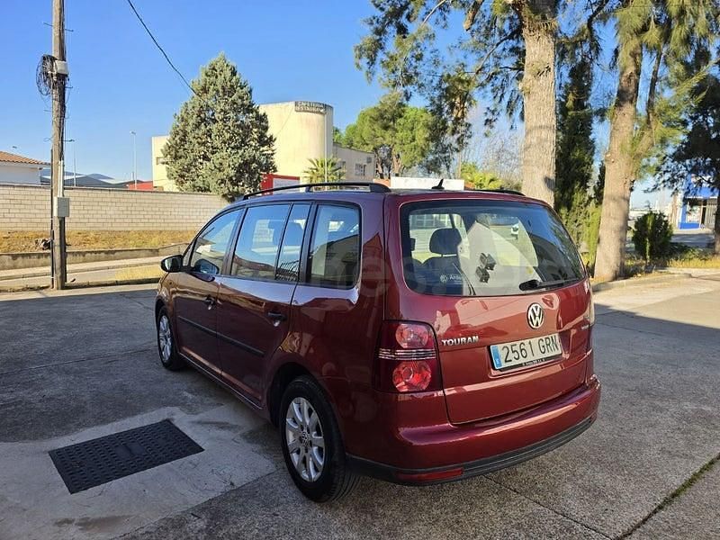 Usado VW Touran Advance 105 CV (77 kW) 2010 Granate Monovolumen