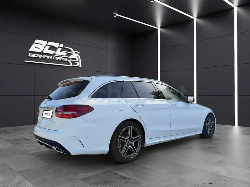 Usado Mercedes C220 194 CV (142 kW) 2018 Blanco Familiar