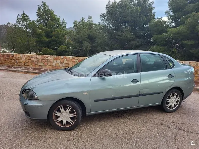 Usado Seat Cordoba Stella 64 CV (47 kW) 2005 Gris / plata Berlina