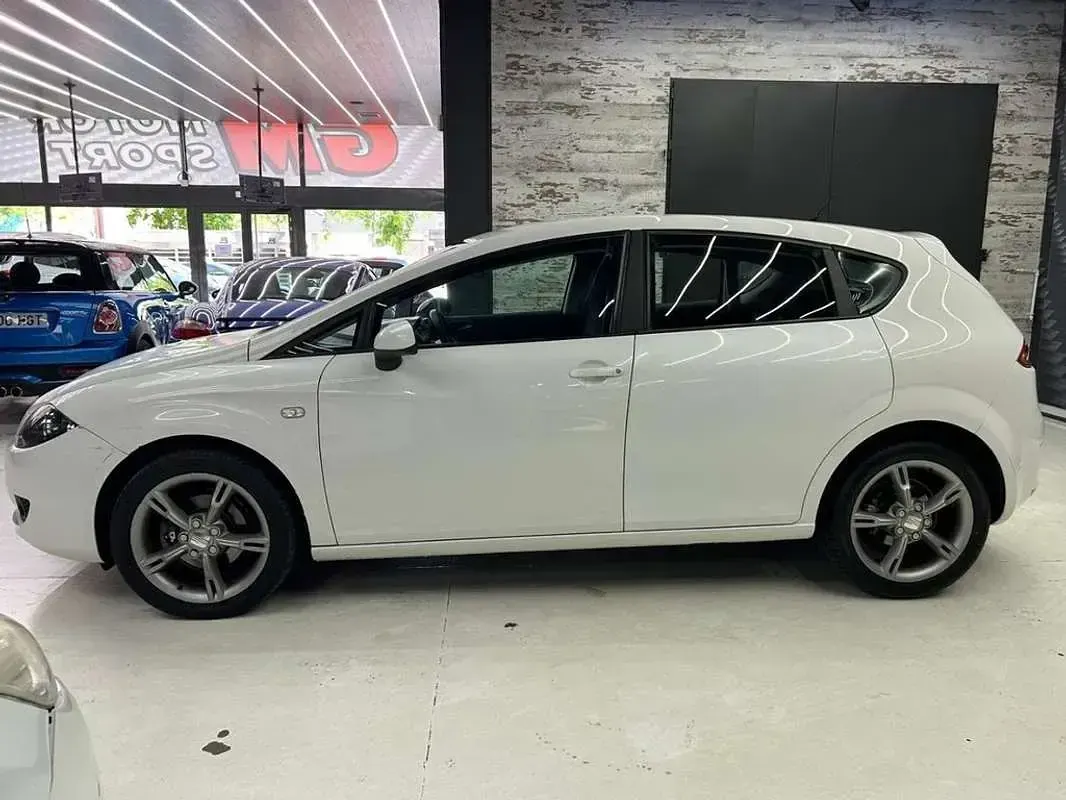 Usado Seat Leon Reference 102 CV (75 kW) 2009 Blanco Utilitario