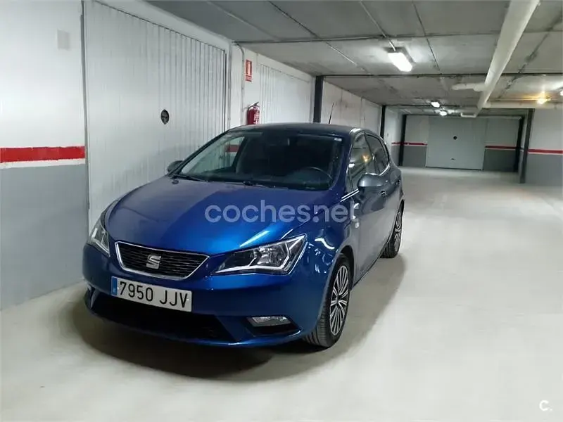 Usado Seat Ibiza CONNECT 90 CV (66 kW) 2015 Azul Berlina
