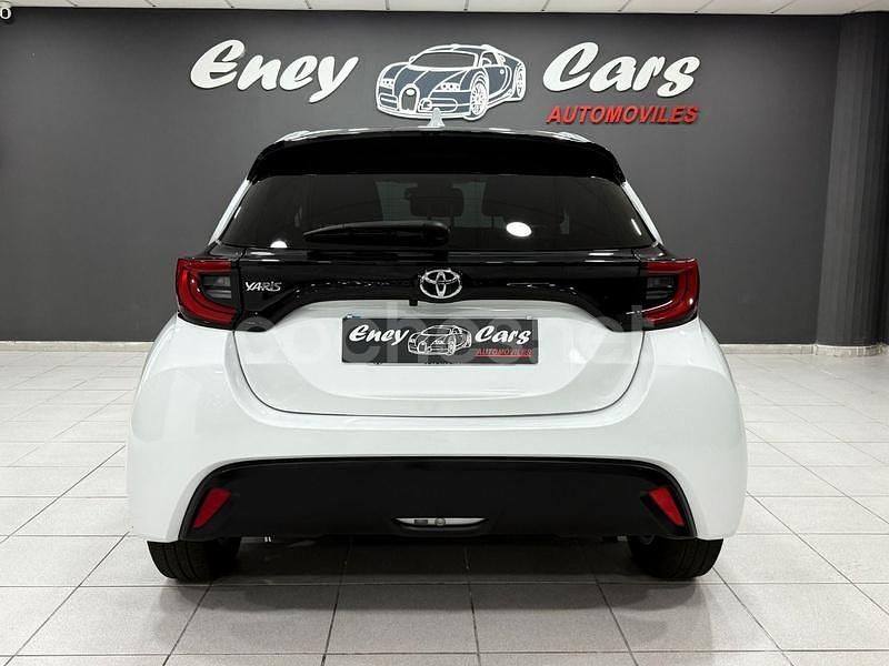 Usado Toyota Yaris 125 CV (91 kW) 2024 Blanco Berlina