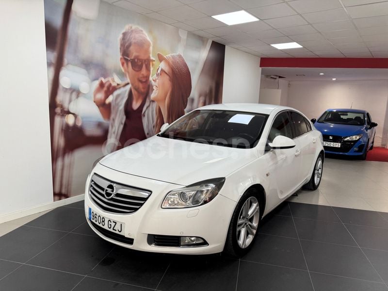 Blanco Usado 2010 Opel Insignia Sport Berlina | 7490 € (Precio justo) - Imagen 1/4
