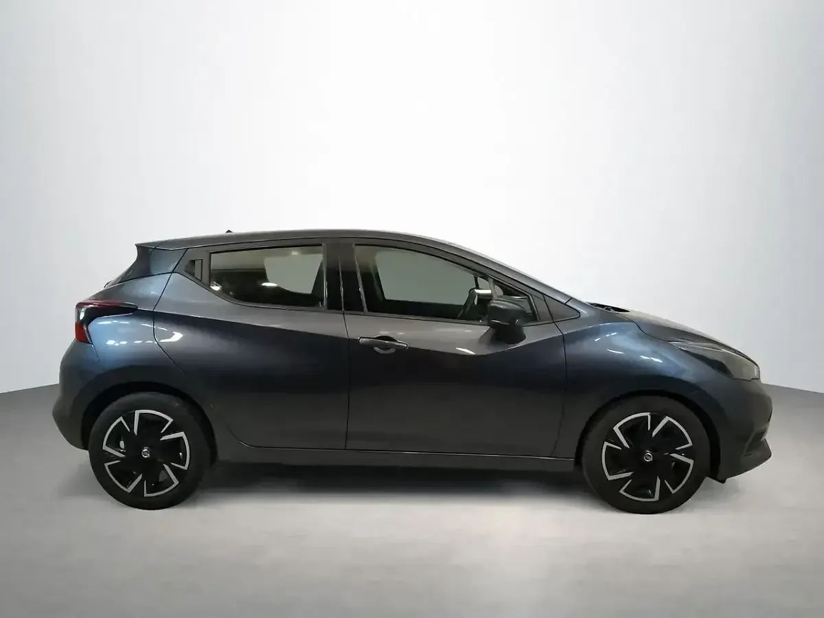Usado Nissan Micra Acenta 92 CV (67 kW) 2022 Gris Utilitario